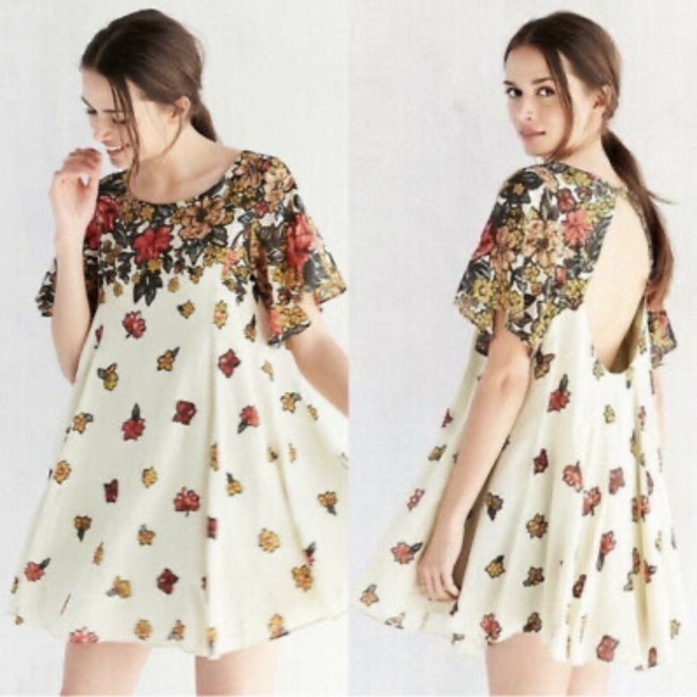 EUC Kimchi Blue x Urban Outfitters Floral Fields Flutter-Sleeve Dress Size XS